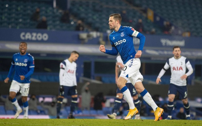 借更加稳健 借更加稳健